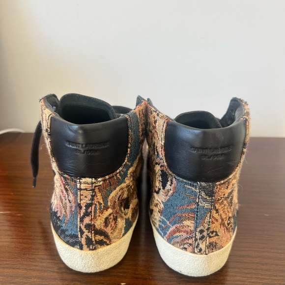 Cool vintage inspired Saint Laurent sneakers with tapestry print. - Picture 4 of 6